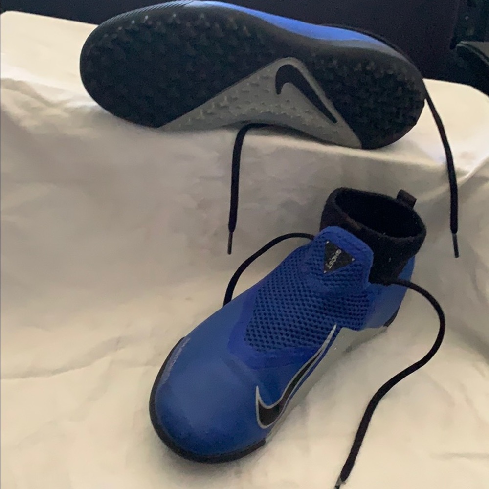 nike phantom ghost indoor soccer cleats